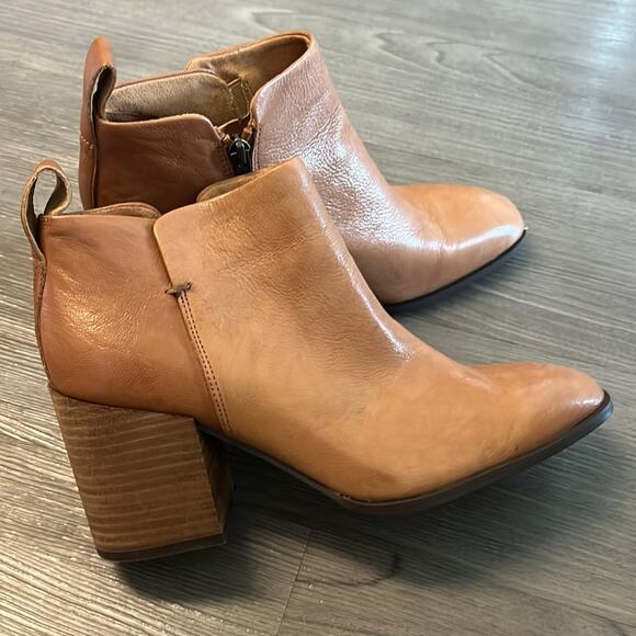 Vionic Lyssa Booties Brown Leather Stacked Heel USA 9.5 - Picture 1 of 9